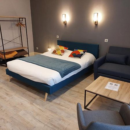 Brit Hotel Roanne - Le Grand Hotel Bagian luar foto