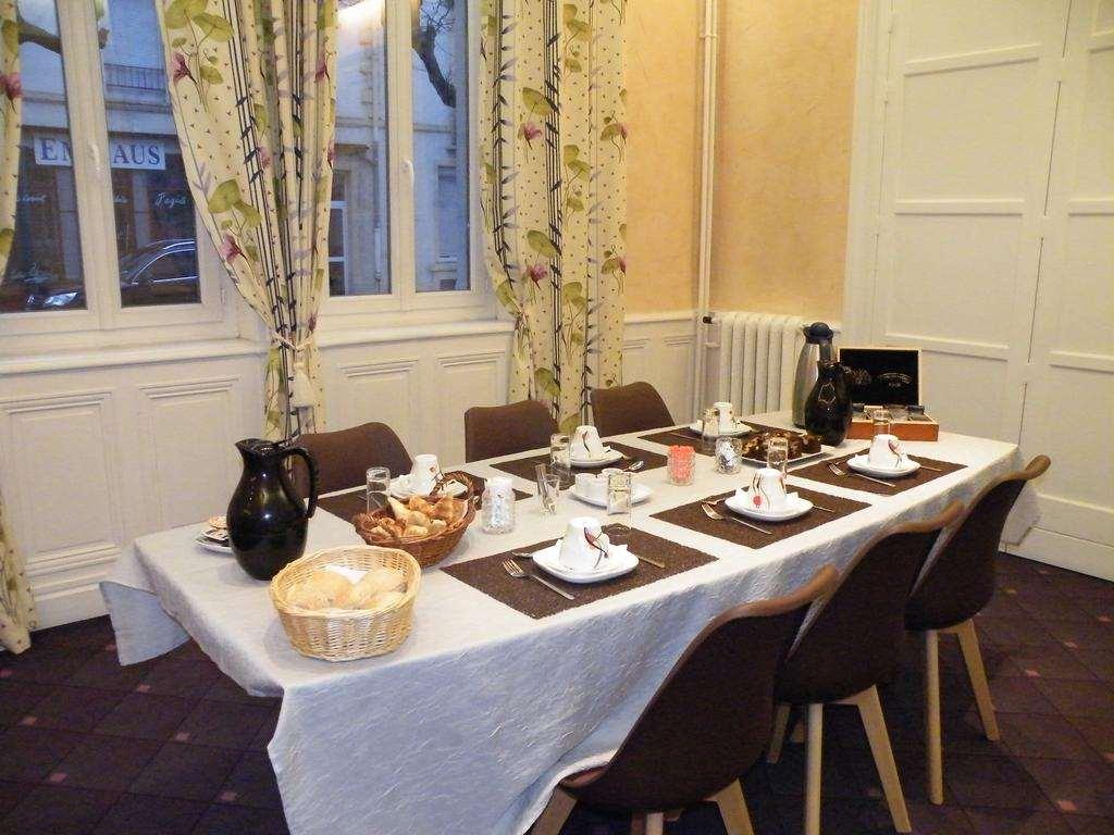 Brit Hotel Roanne - Le Grand Hotel Restoran foto