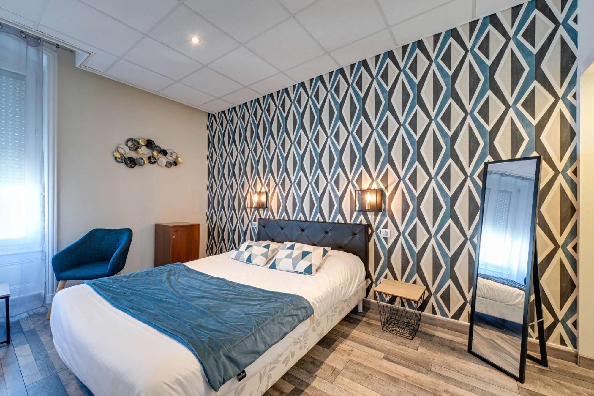 Brit Hotel Roanne - Le Grand Hotel Bagian luar foto