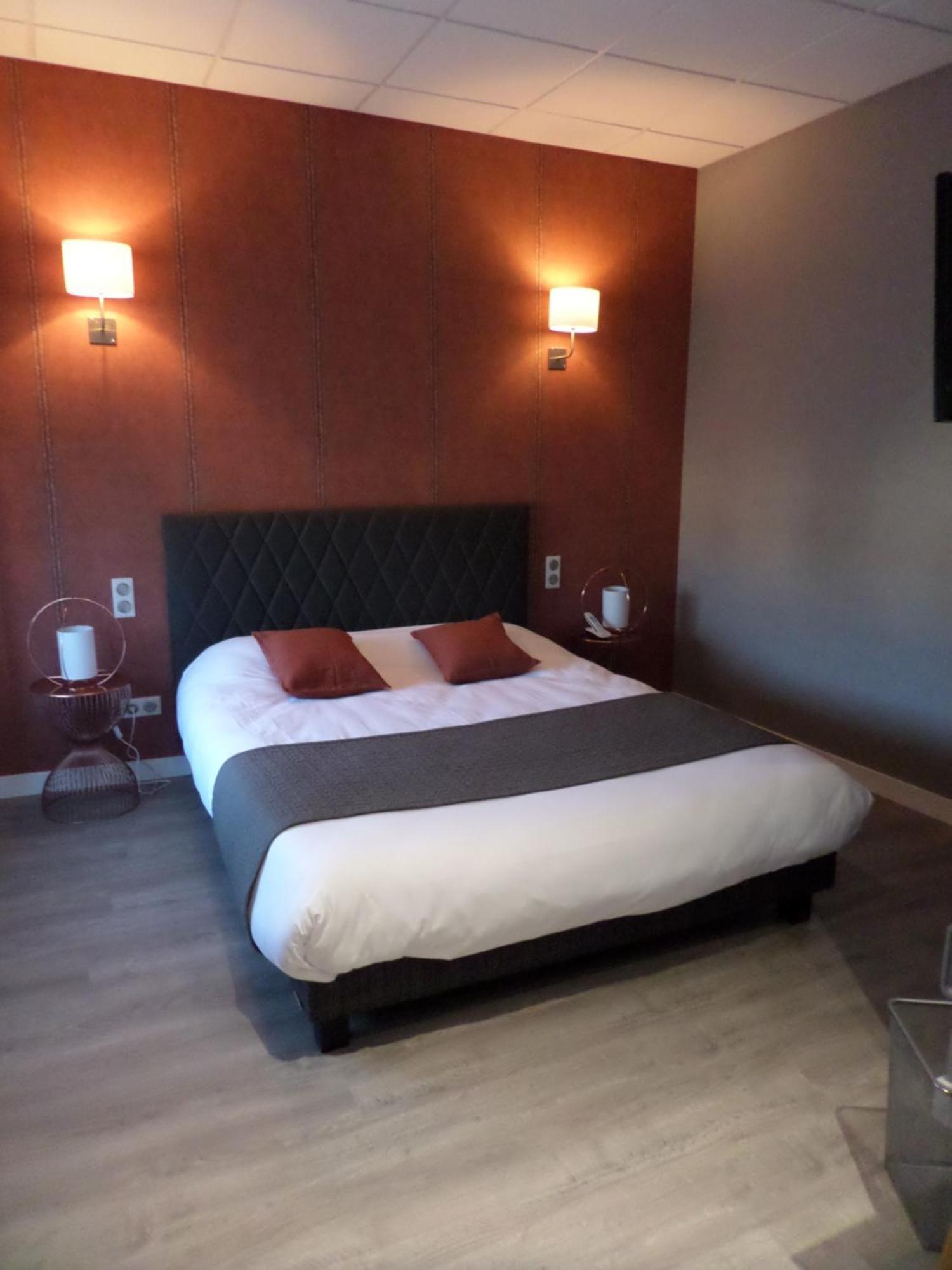 Brit Hotel Roanne - Le Grand Hotel Bagian luar foto