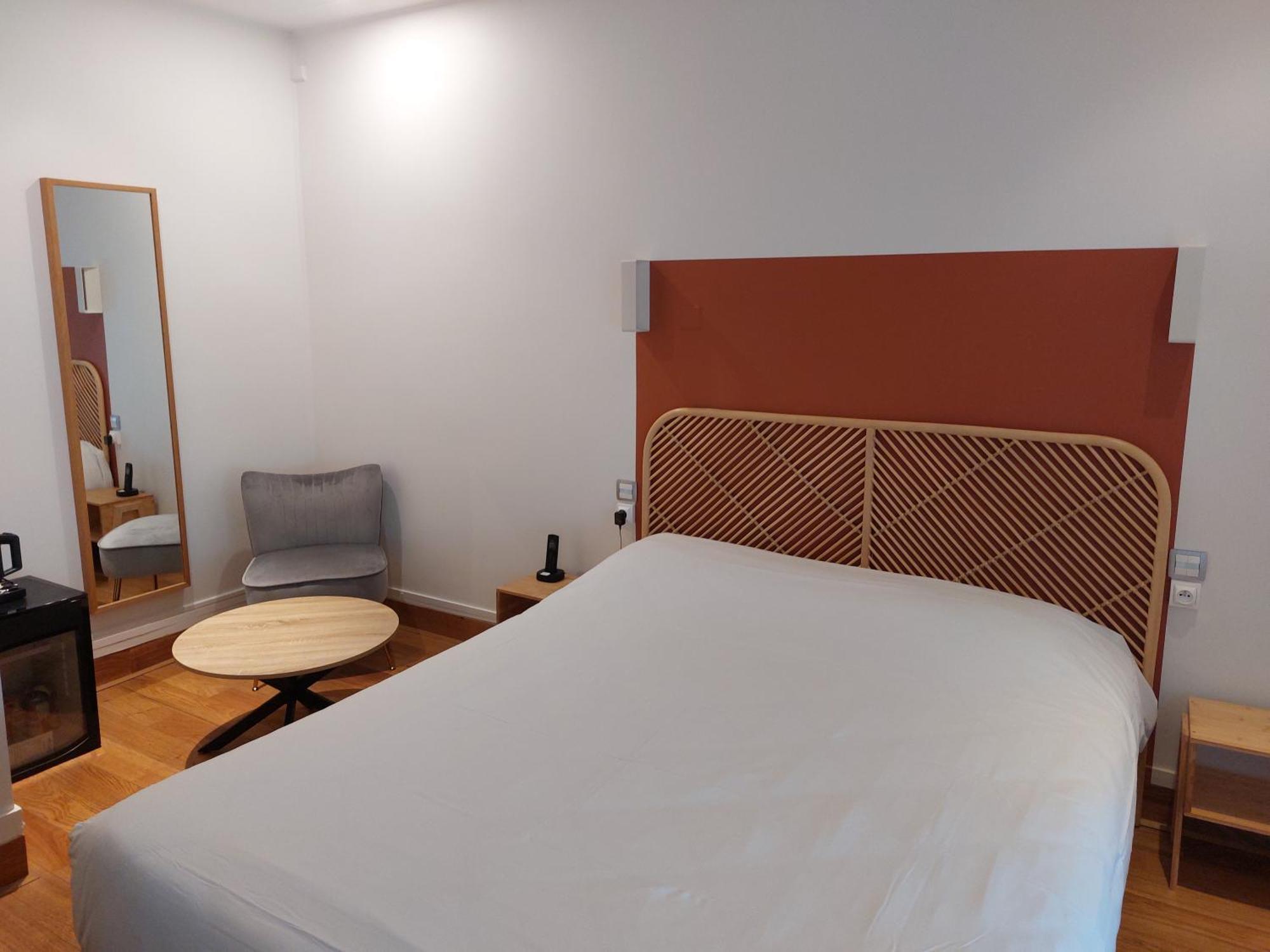 Brit Hotel Roanne - Le Grand Hotel Bagian luar foto