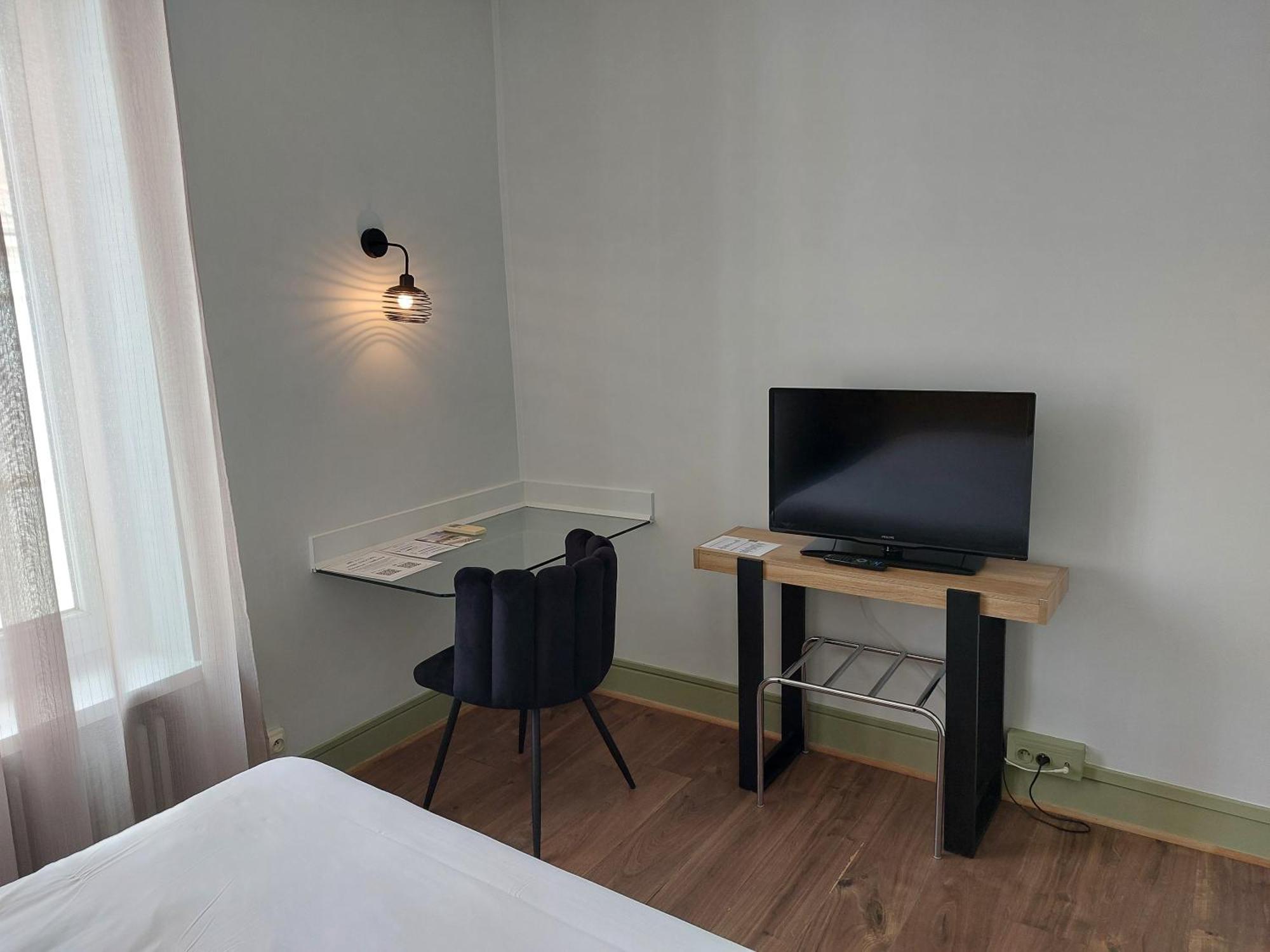 Brit Hotel Roanne - Le Grand Hotel Bagian luar foto