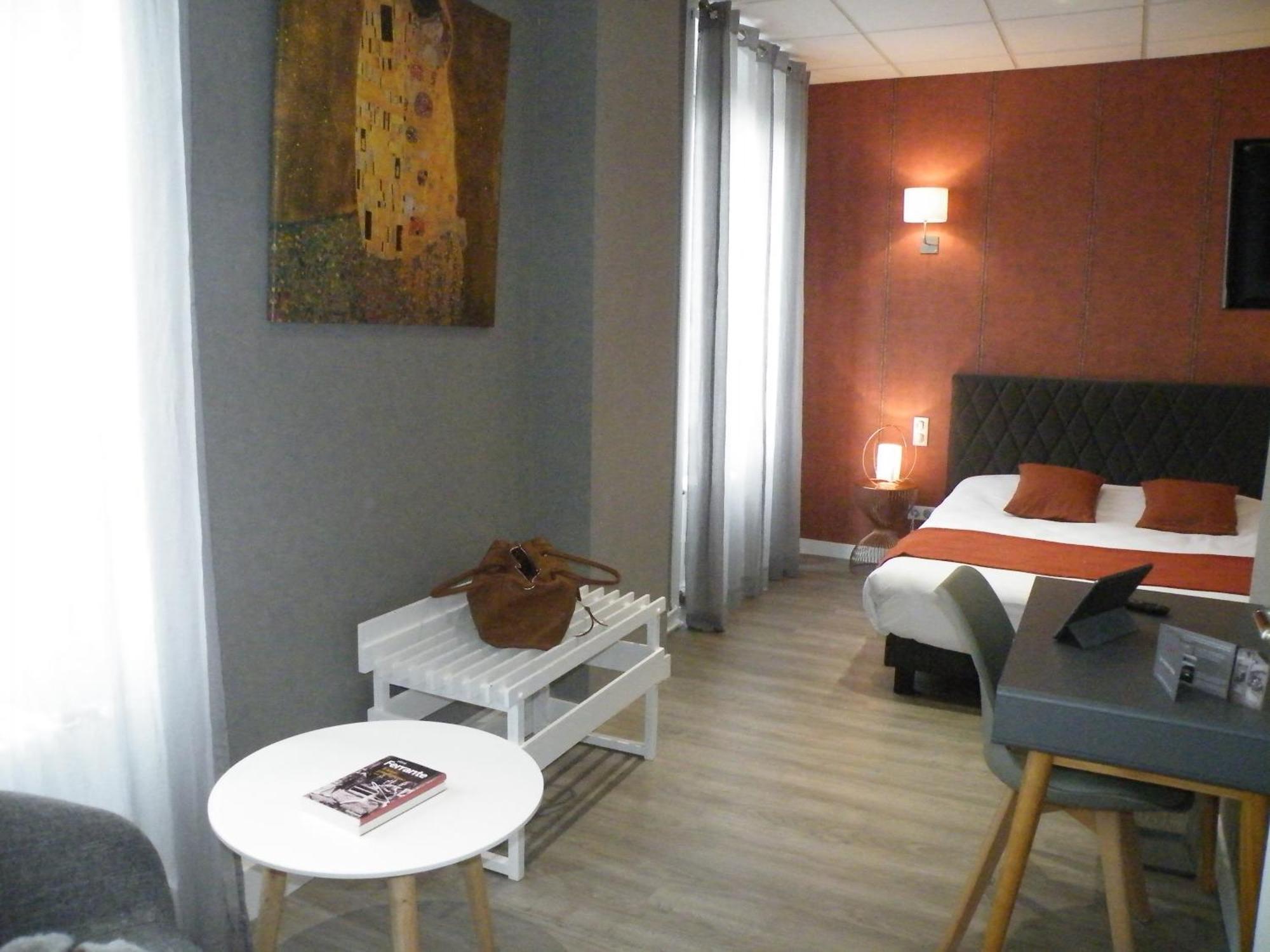 Brit Hotel Roanne - Le Grand Hotel Bagian luar foto