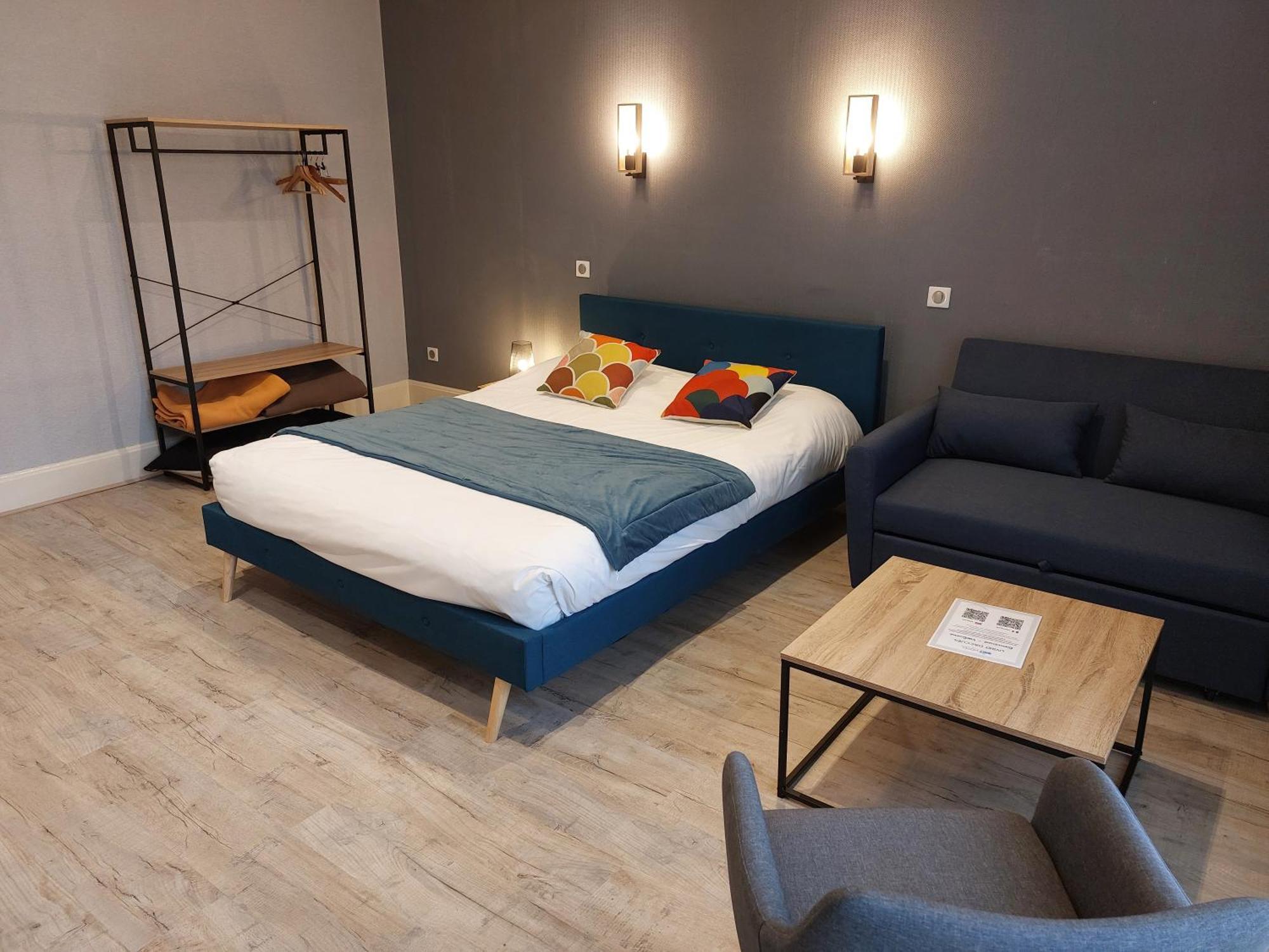 Brit Hotel Roanne - Le Grand Hotel Bagian luar foto